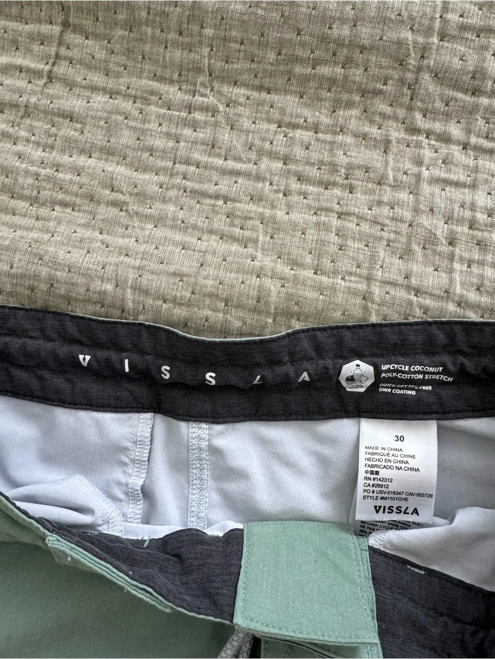 VISSLA Cheater Five Men’s 30 Waist Board Shorts